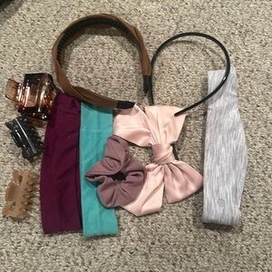 Women’s accessories worn gently